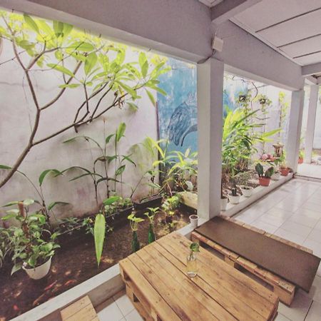 Reeneo Guesthouse Yogyakarta Dış mekan fotoğraf