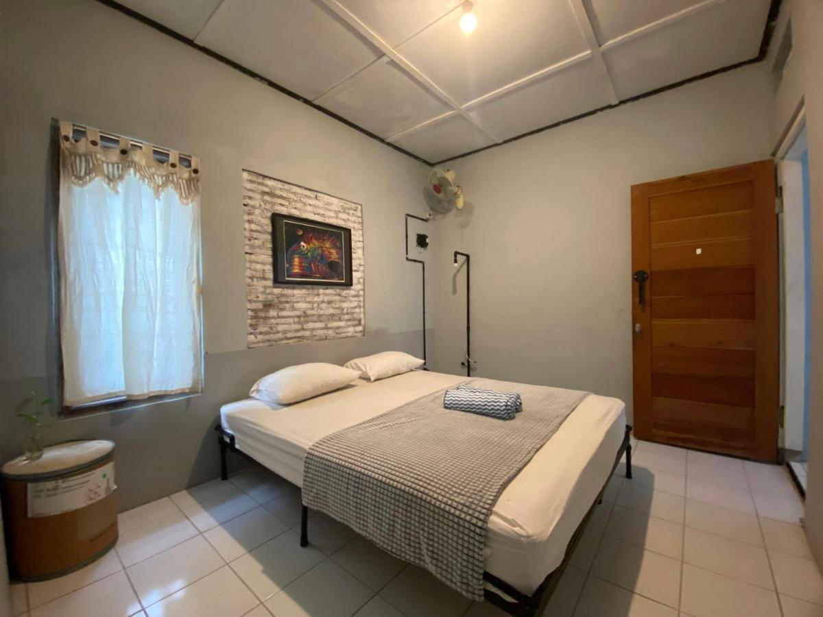 Reeneo Guesthouse Yogyakarta Dış mekan fotoğraf